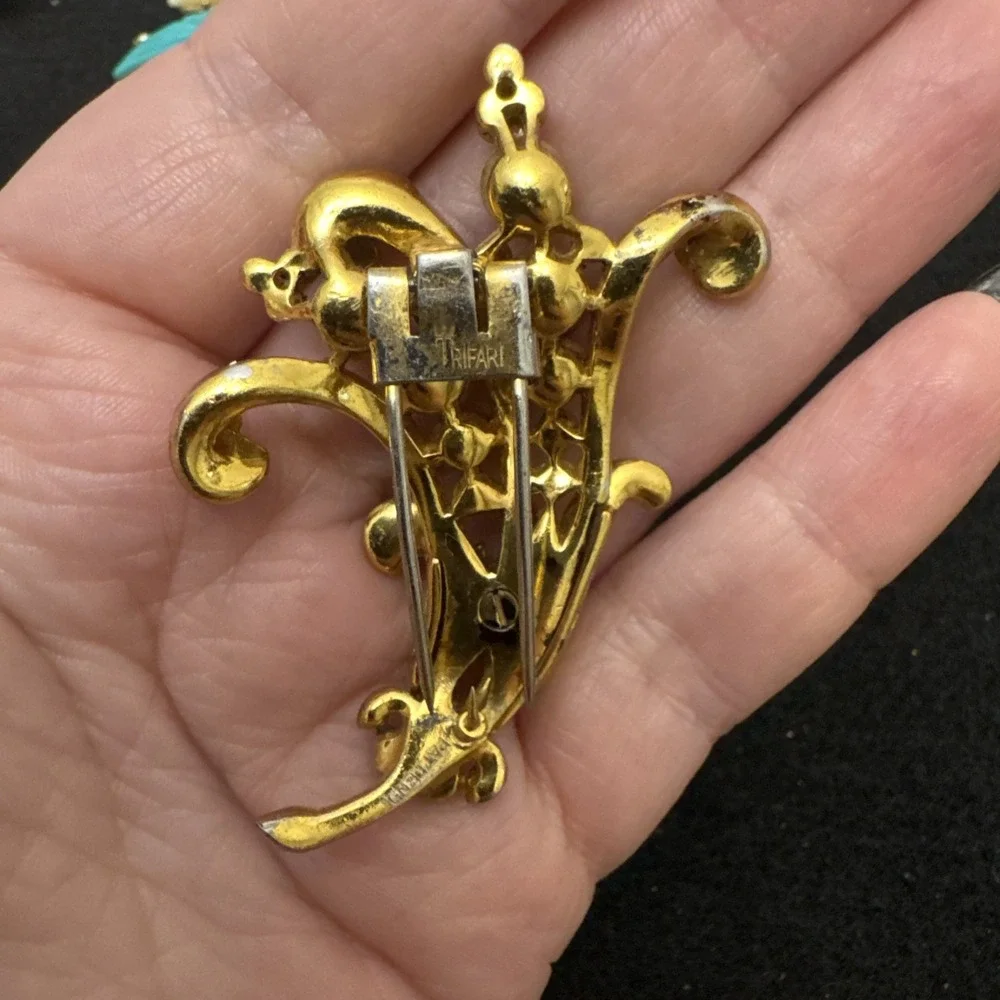 Trifari A Philippe Empress Eugenie Gold Pave & Pearls Floral Spray Pin Fur Clip